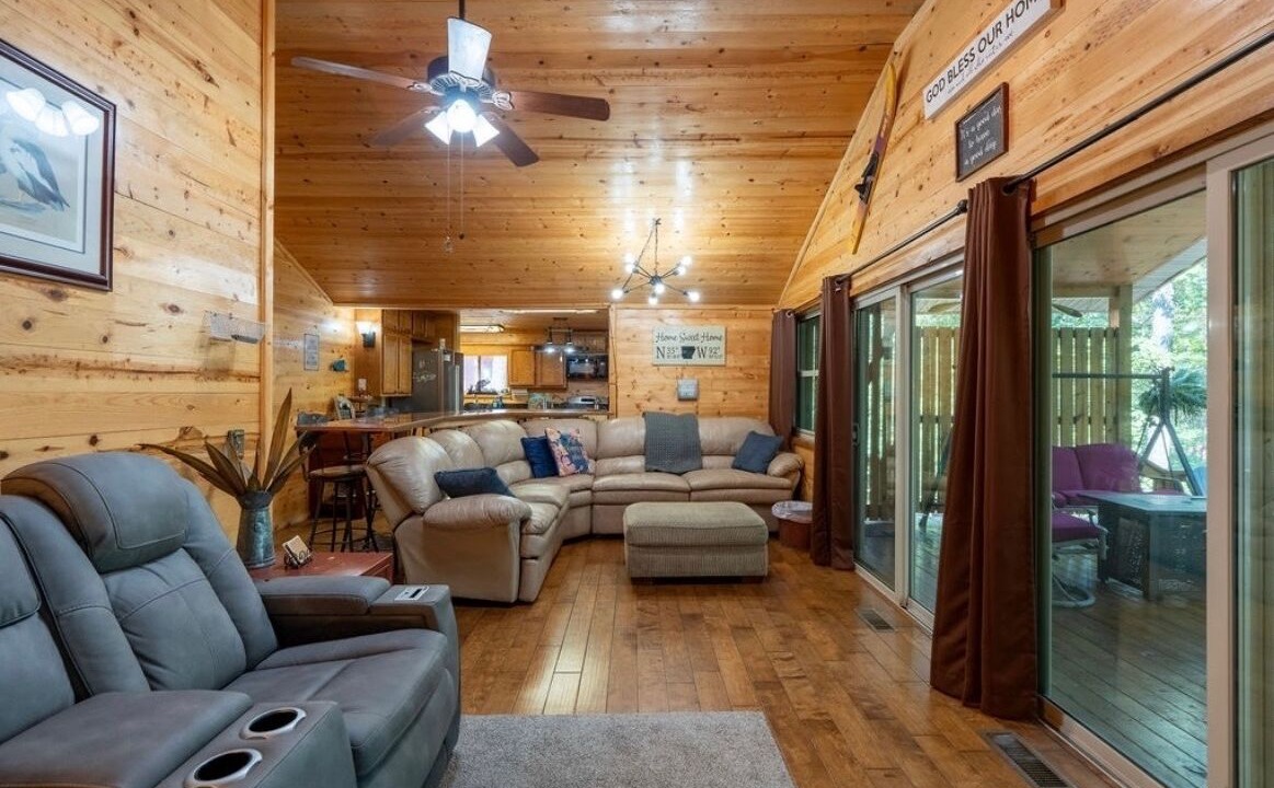 Photo of Livingroom in Greers Ferry