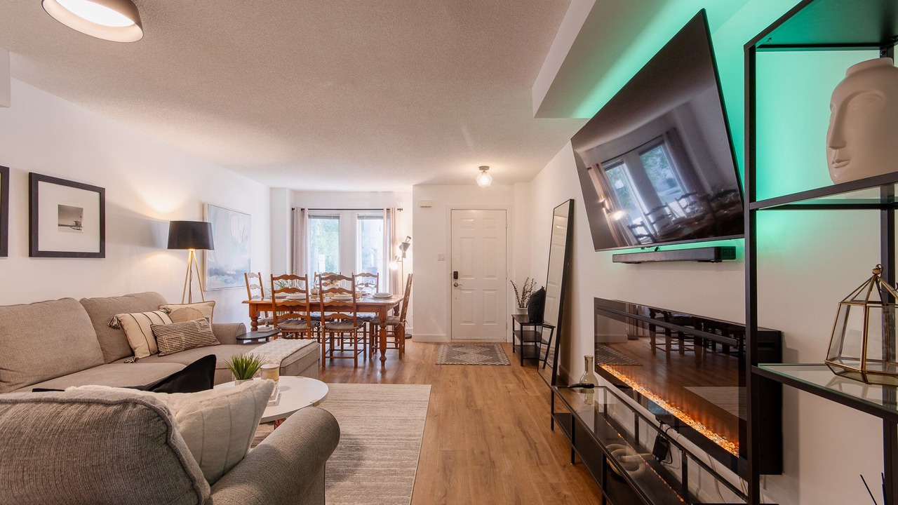 Photo of Livingroom in East Danforth