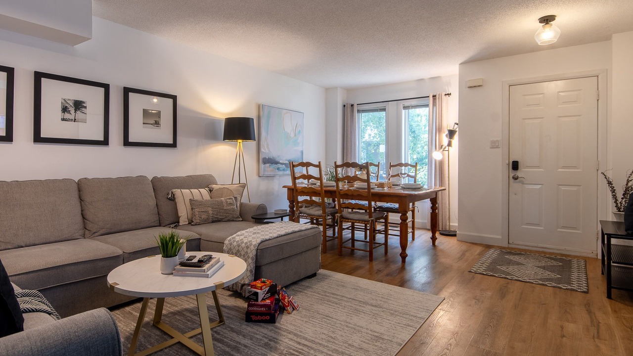 Photo of Livingroom in East Danforth