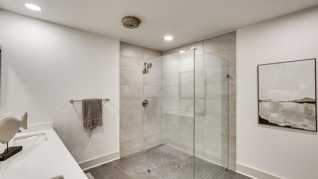 Photo of Bathroom in Kemp