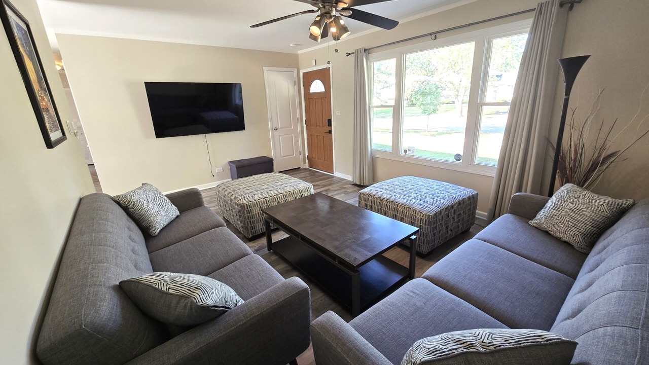 Photo of Livingroom in Schaumburg