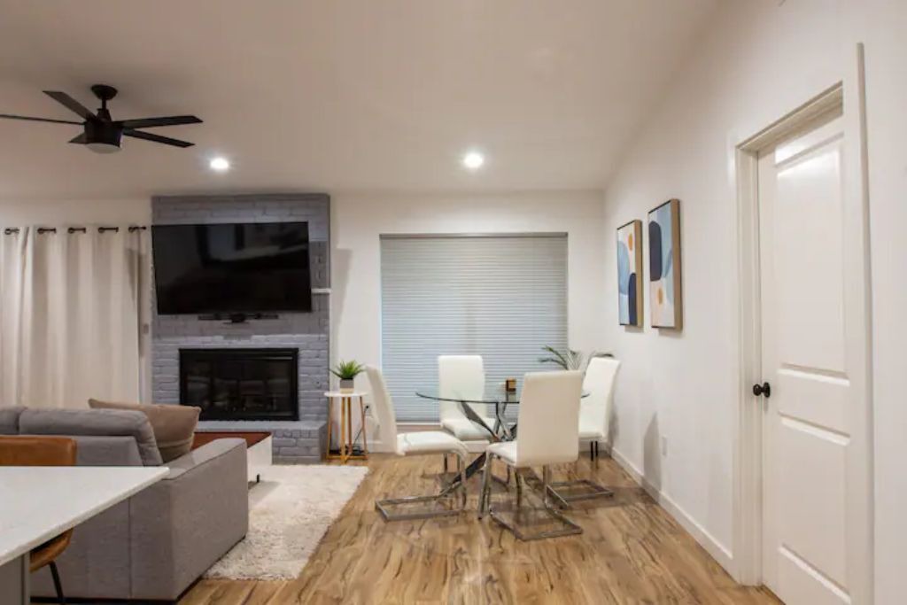 Photo of Livingroom in Windsor Hills