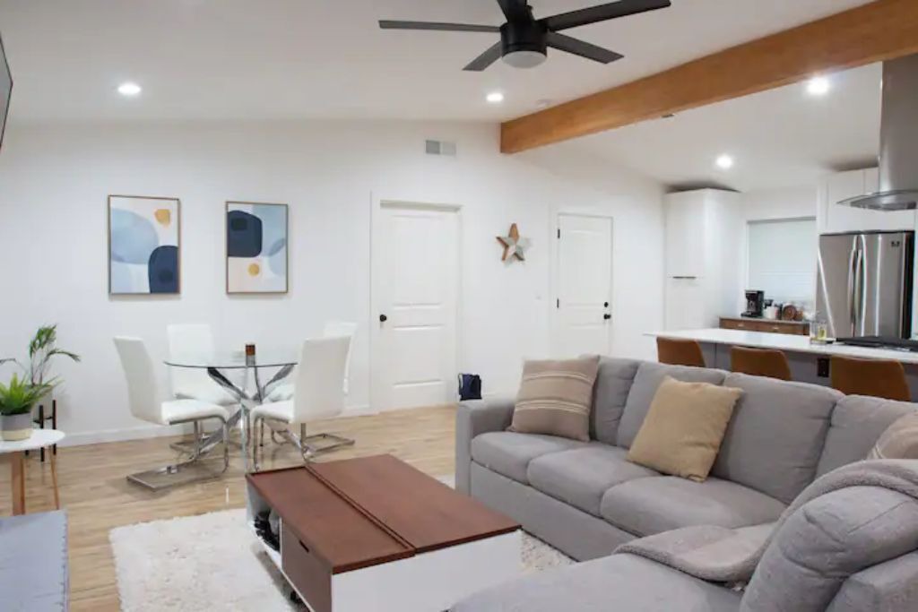 Photo of Livingroom in Windsor Hills