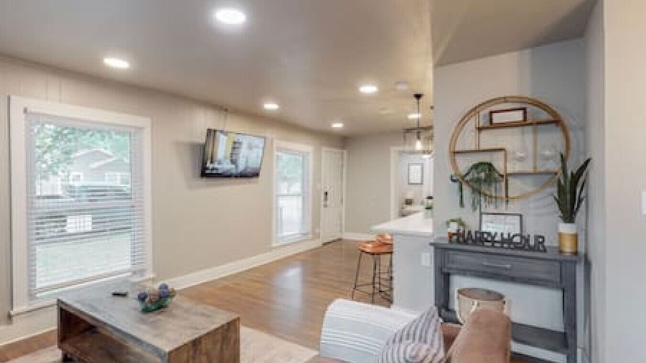 Photo of Livingroom in Central Arlington