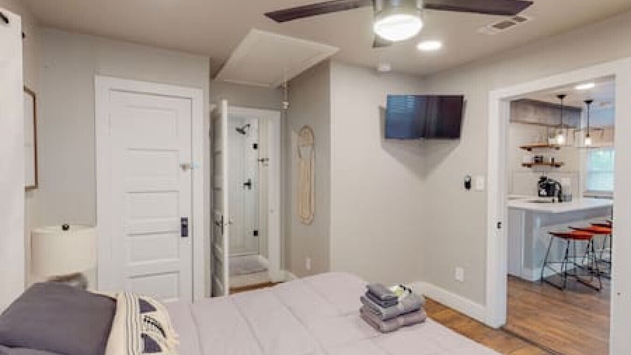 Photo of Bedroom in Central Arlington
