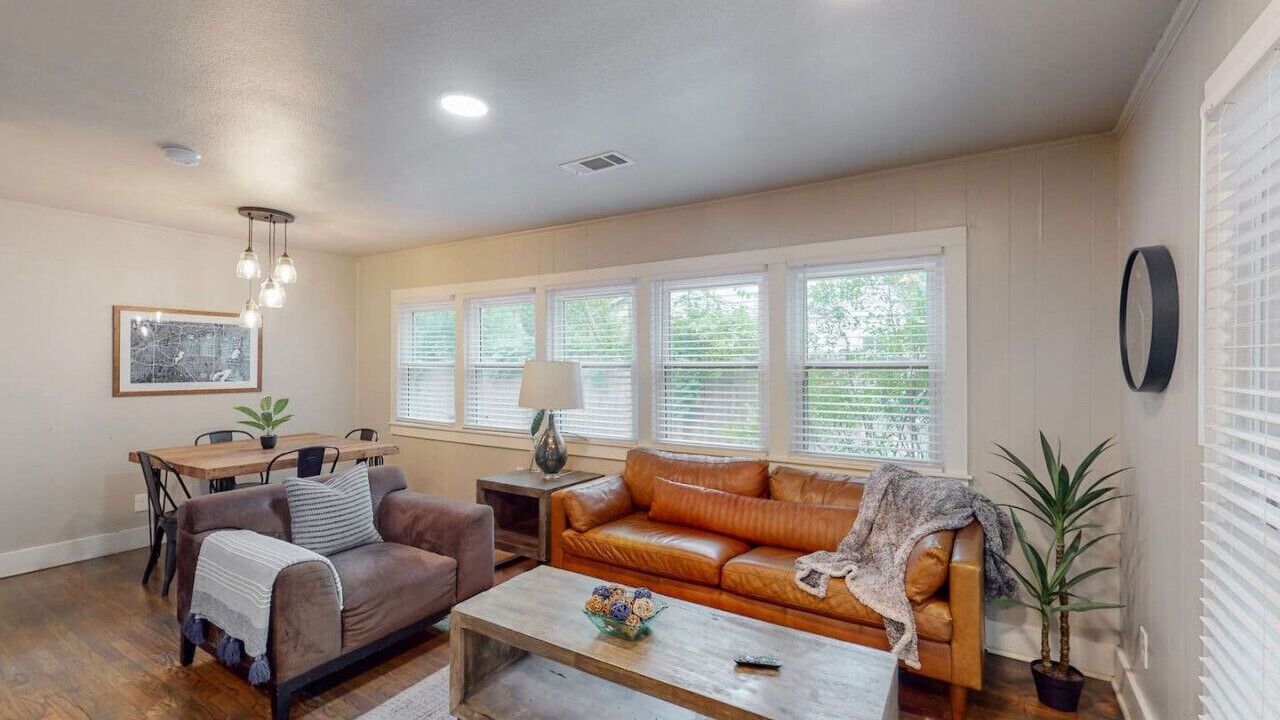 Photo of Livingroom in Central Arlington
