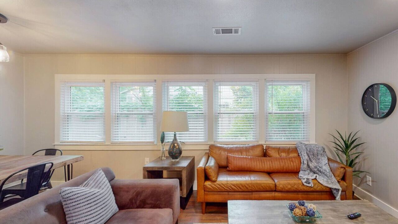 Photo of Livingroom in Central Arlington