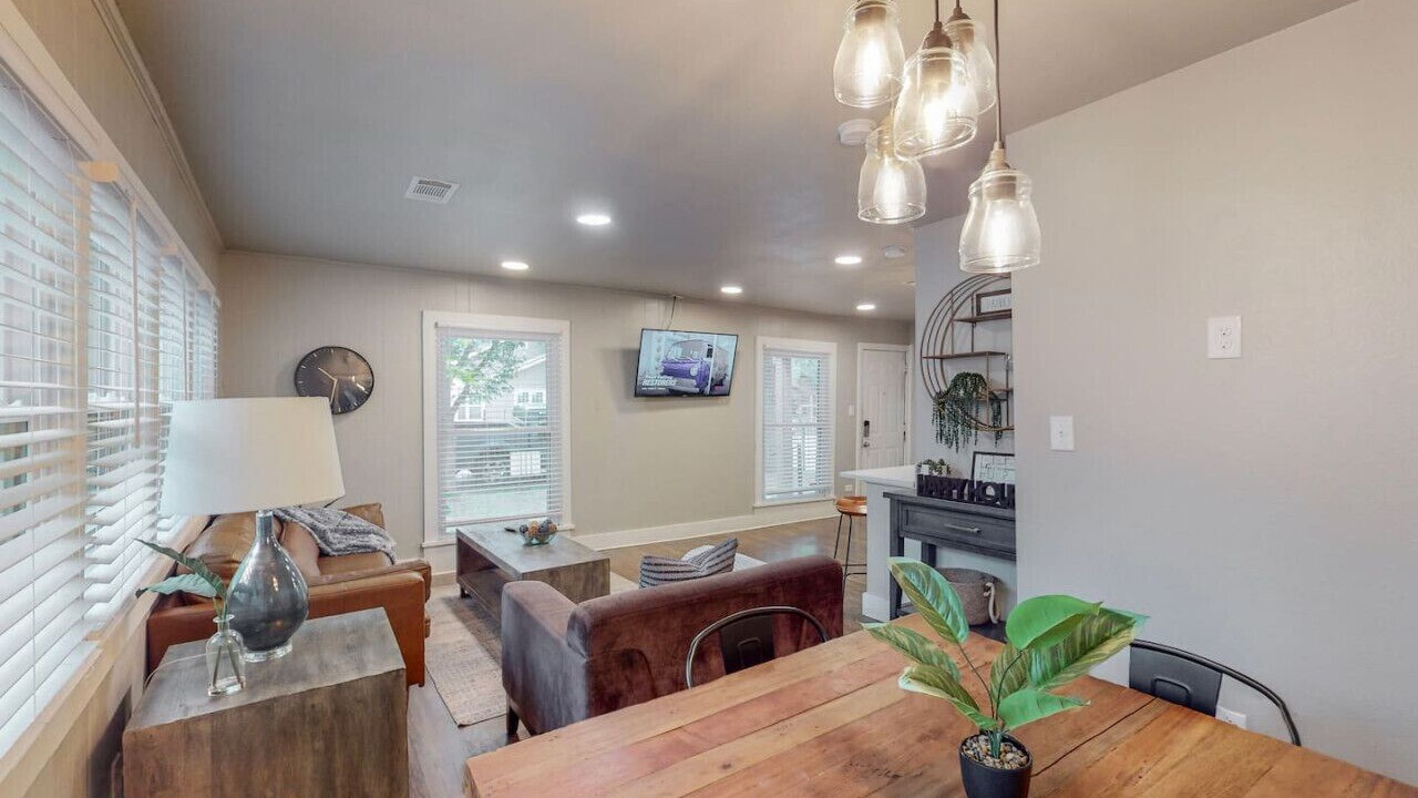 Photo of Livingroom in Central Arlington
