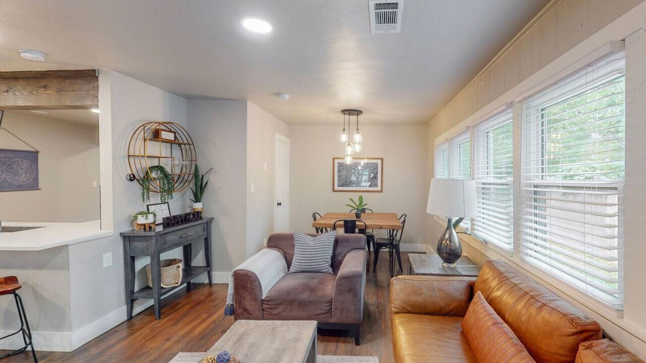 Photo of Livingroom in Central Arlington