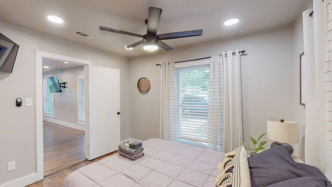 Photo of Bedroom in Central Arlington