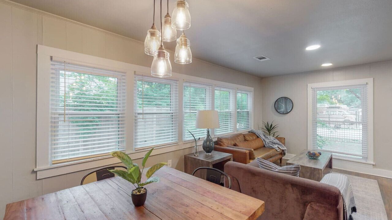 Photo of Livingroom in Central Arlington