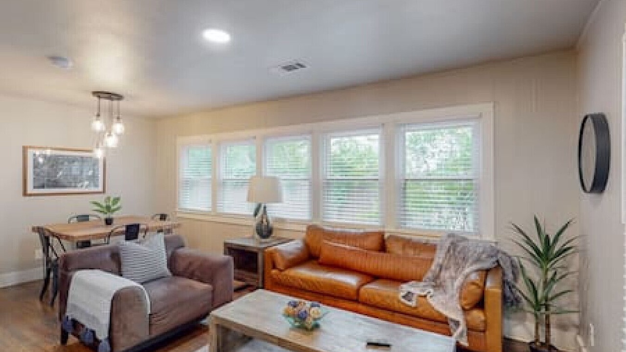 Photo of Livingroom in Central Arlington