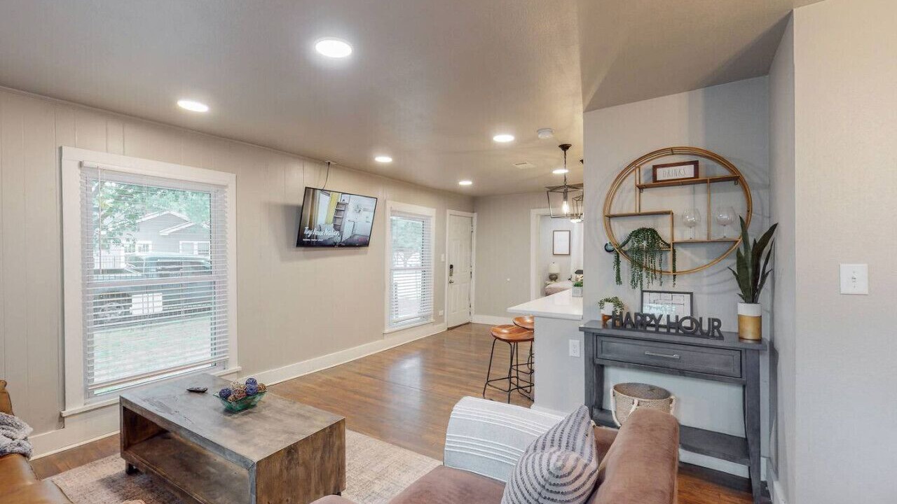 Photo of Livingroom in Central Arlington