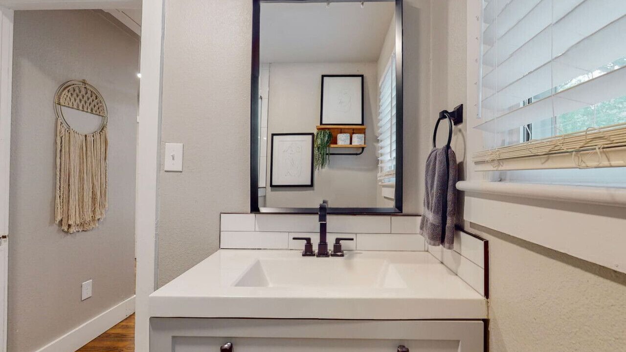Photo of Bathroom in Central Arlington