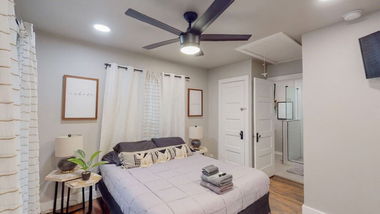 Photo of Bedroom in Central Arlington
