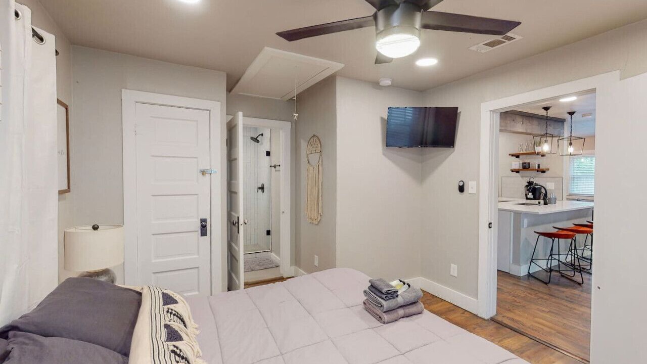 Photo of Bedroom in Central Arlington