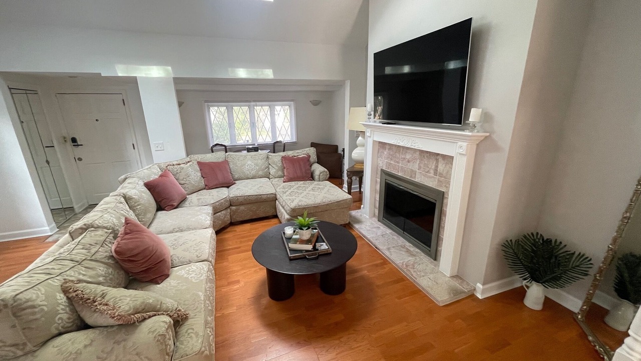 Photo of Livingroom in Englewood