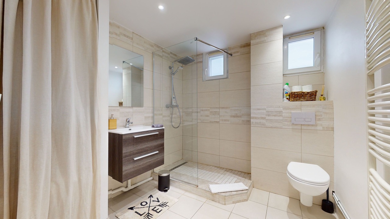 Photo of Bathroom in Zola - Pressense