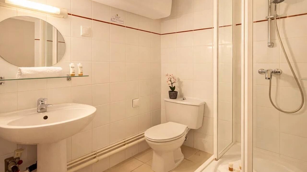 Photo of Bathroom in Butte-aux-Cailles
