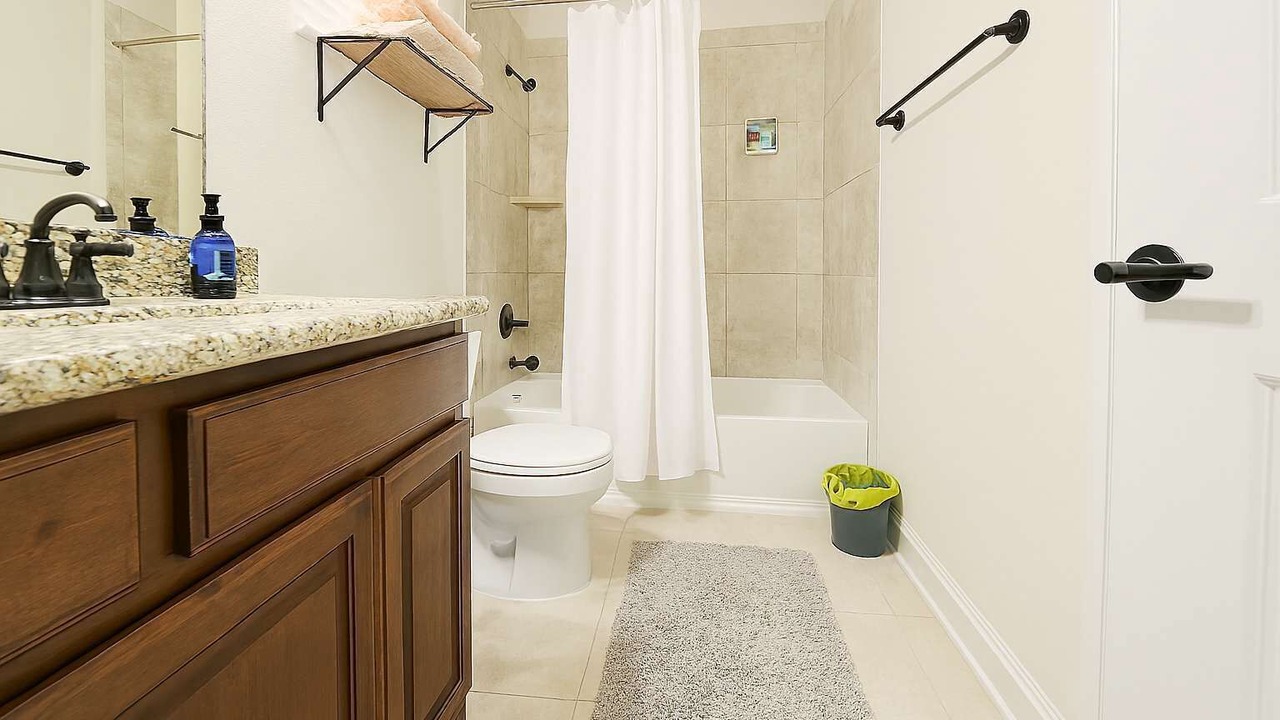 Photo of Bathroom in Woodlake - Briar Meadow