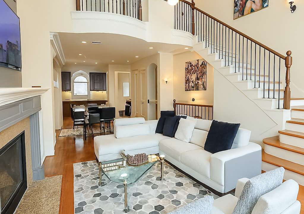 Photo of Livingroom in Woodlake - Briar Meadow