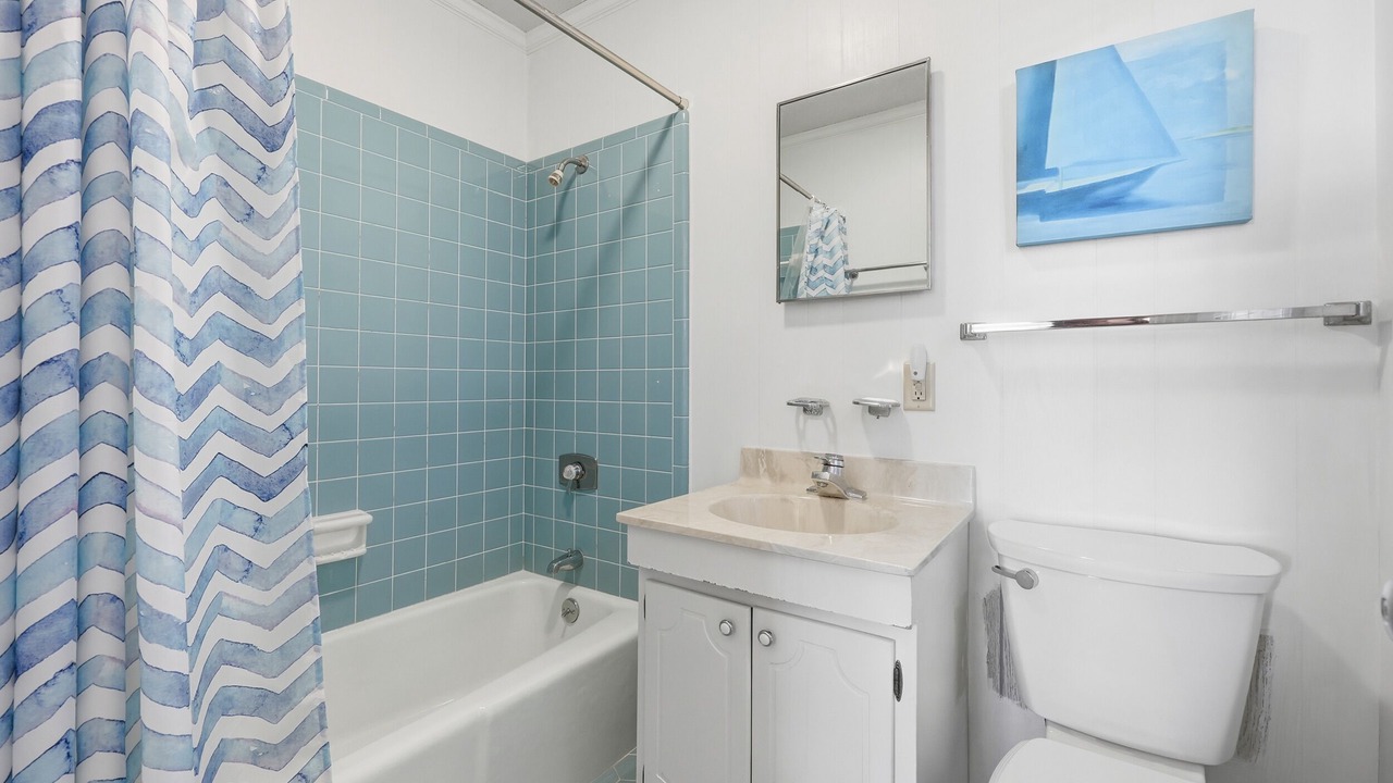Photo of Bathroom in Debordieu Colony