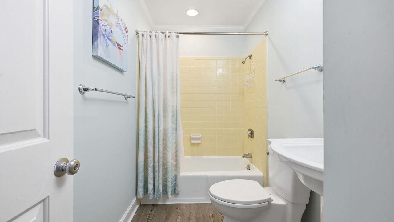Photo of Bathroom in Debordieu Colony
