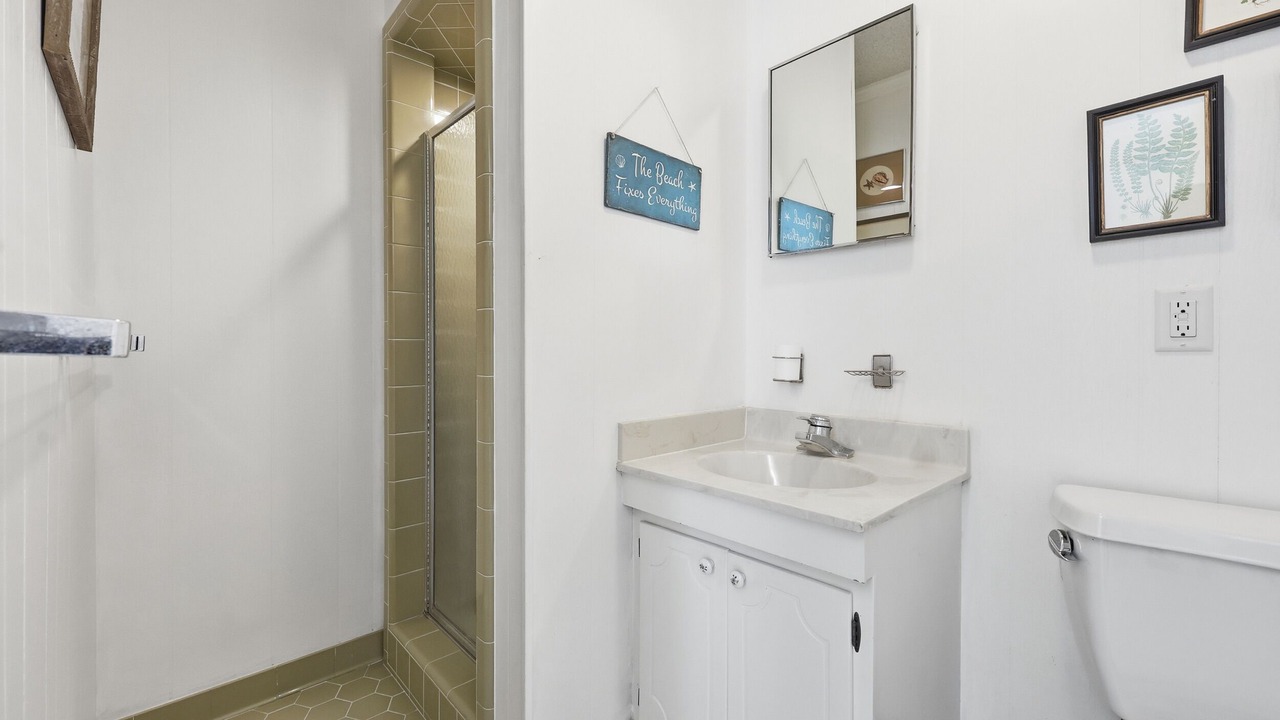 Photo of Bathroom in Debordieu Colony
