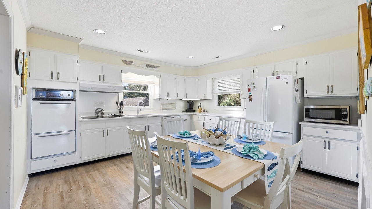 Photo of Kitchen in Debordieu Colony