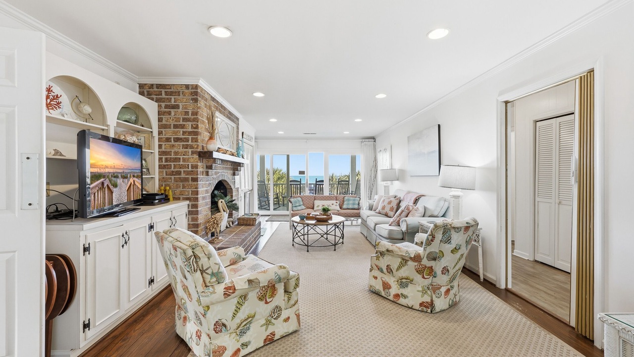 Photo of Livingroom in Debordieu Colony
