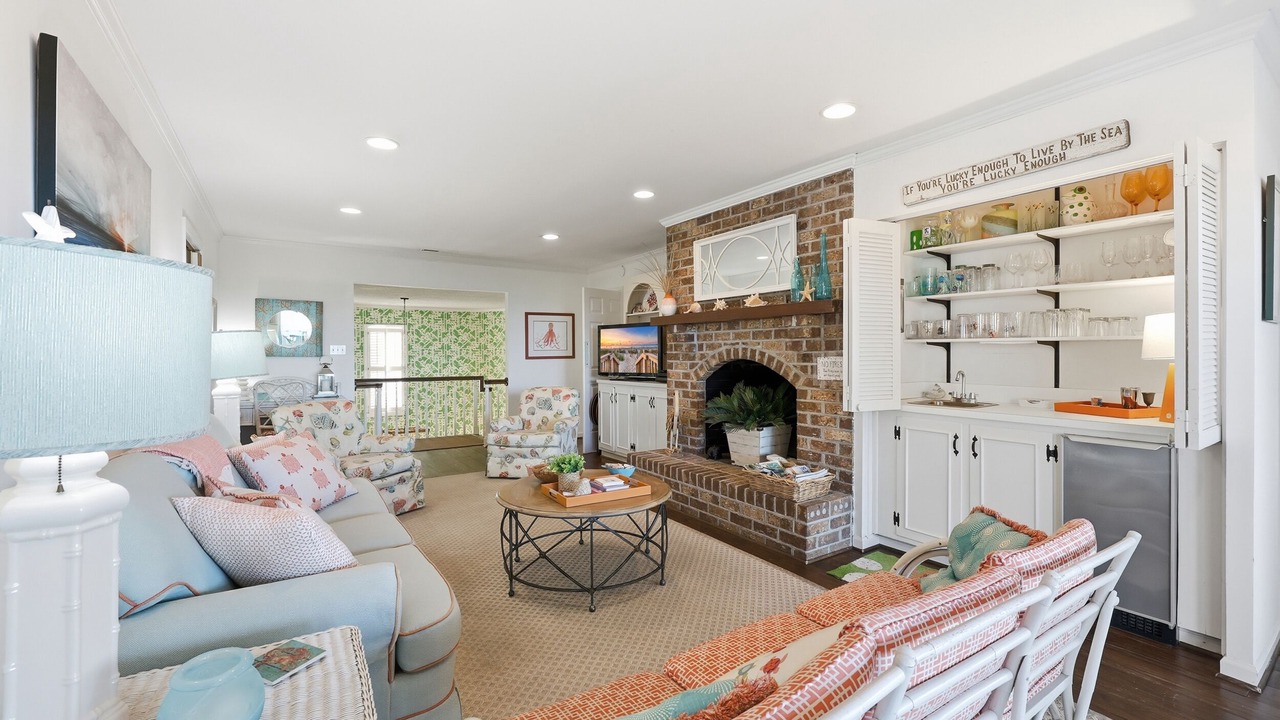 Photo of Livingroom in Debordieu Colony