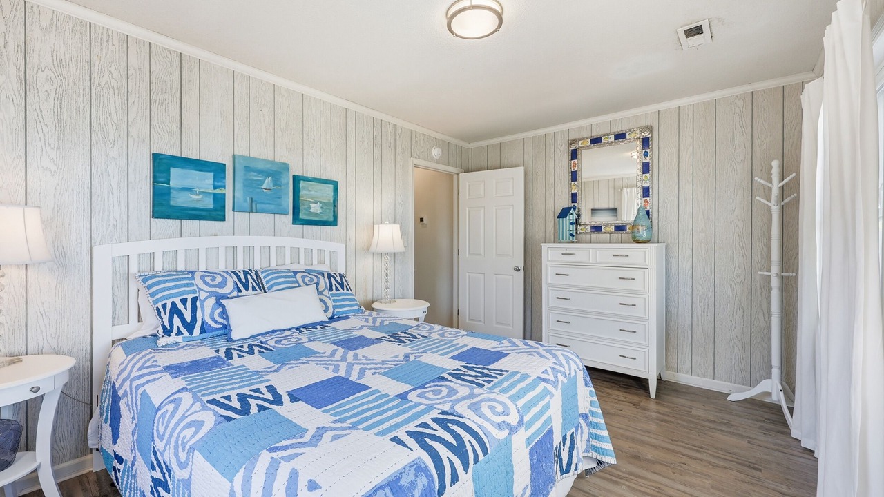 Photo of Bedroom in Debordieu Colony