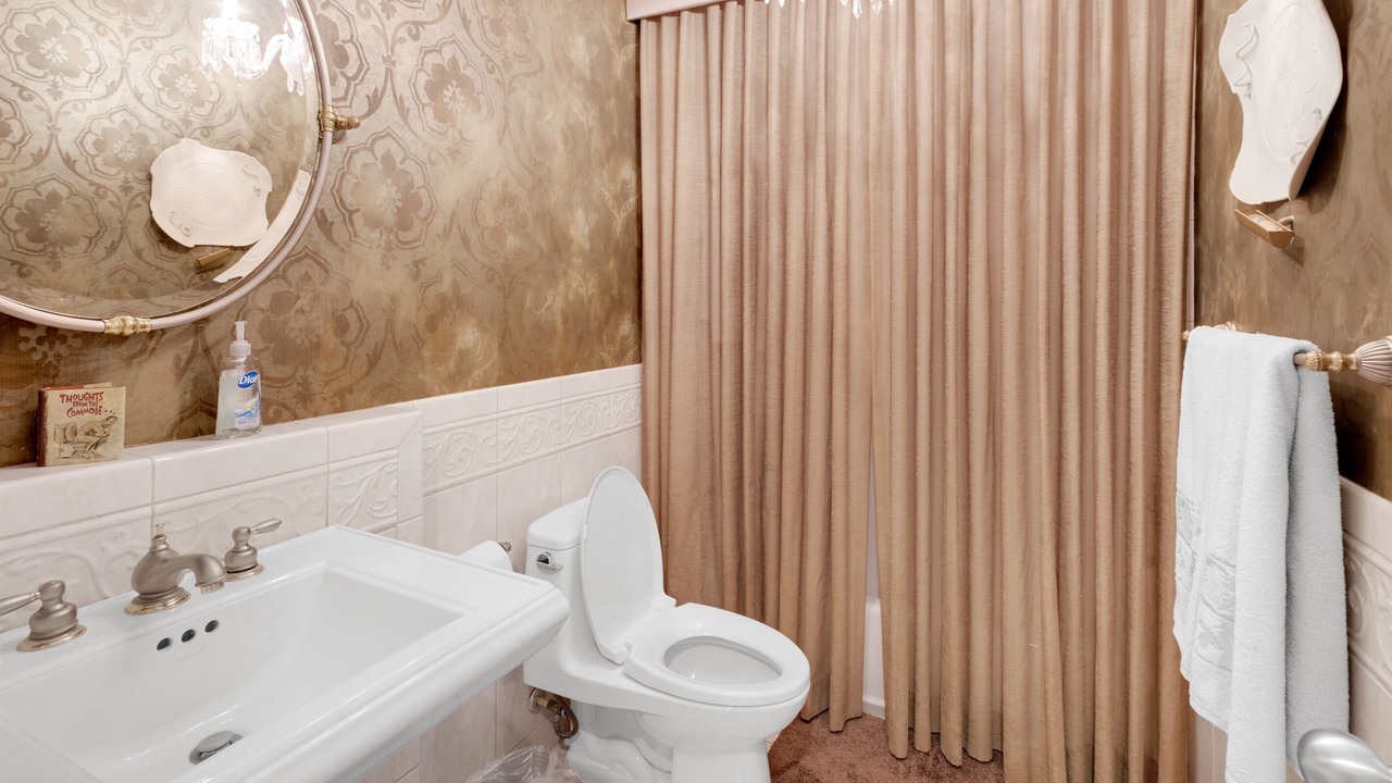 Photo of Bathroom in Jamaica Beach