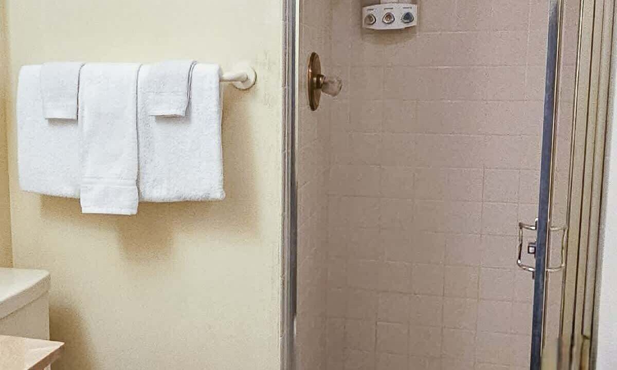 Photo of Bathroom in Holiday Island