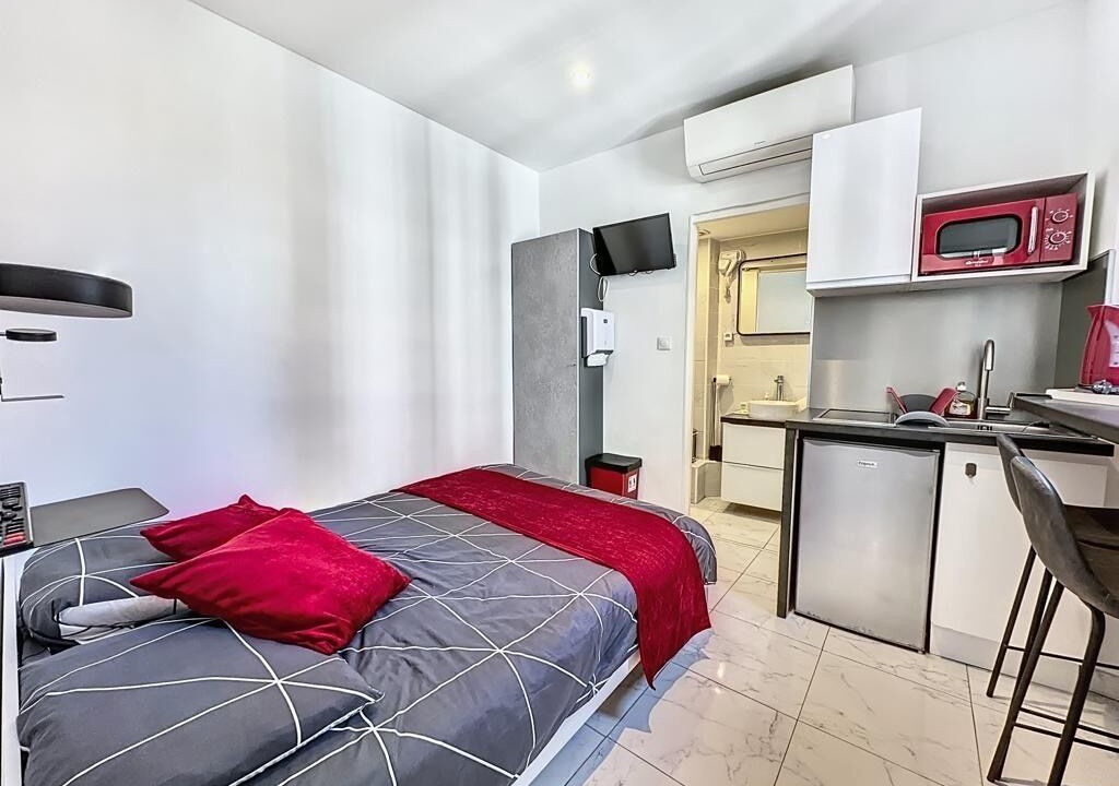 Photo of Bedroom in Prado - Republique