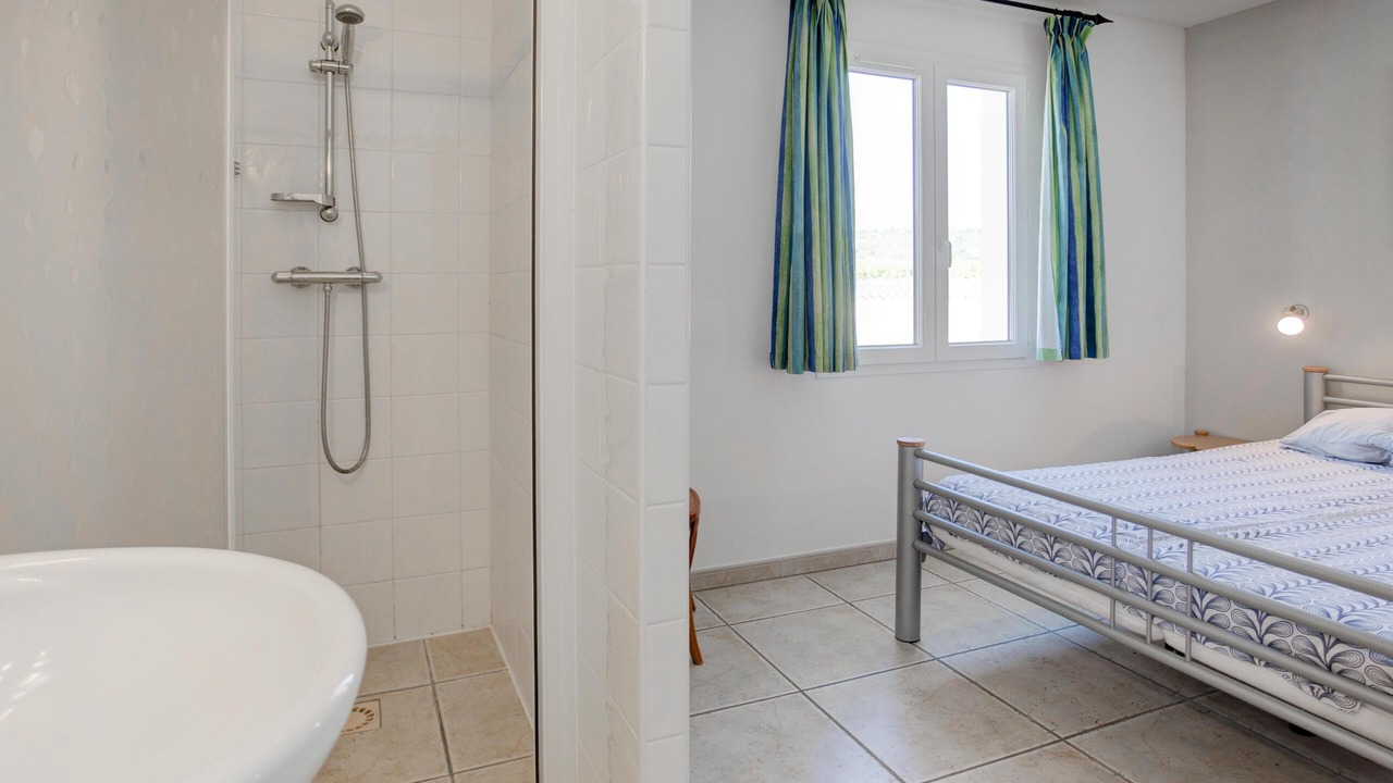 Photo of Others in Aigne