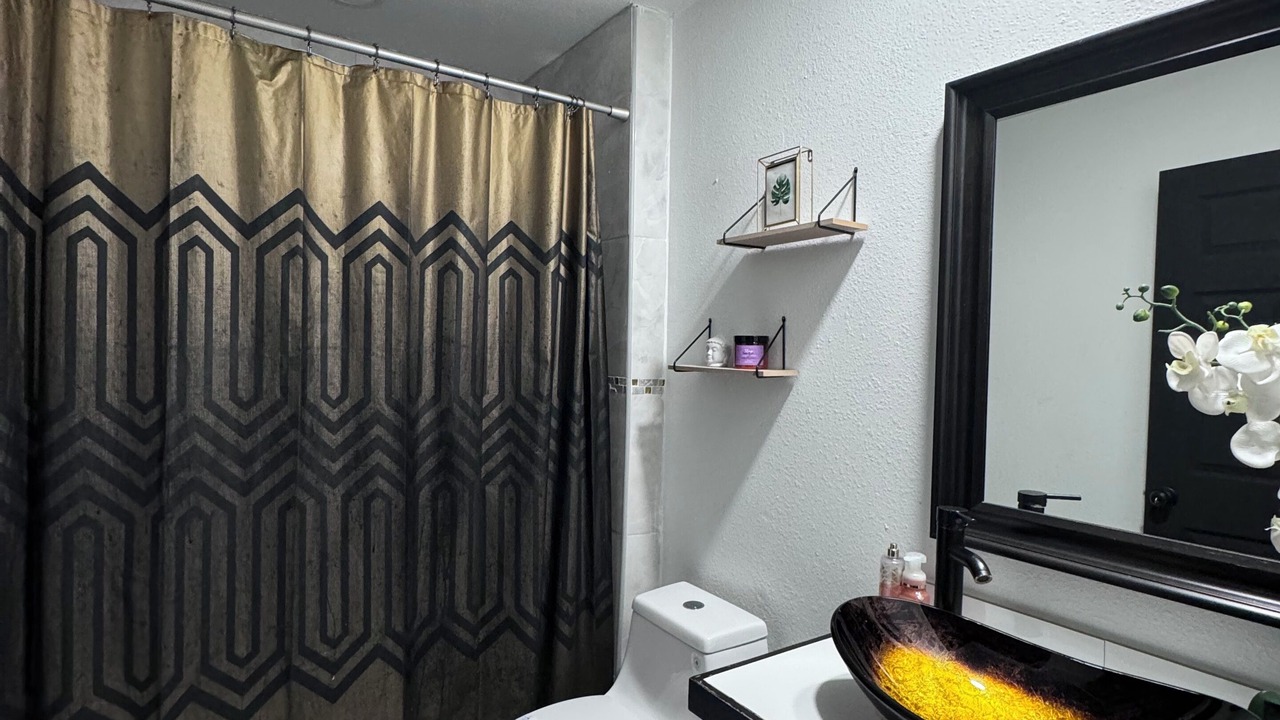 Photo of Bathroom in Donna