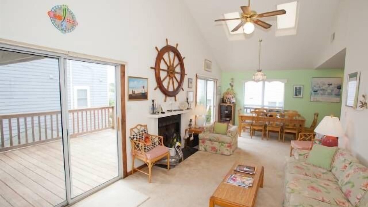 Photo of Livingroom in Northeast Virginia Beach