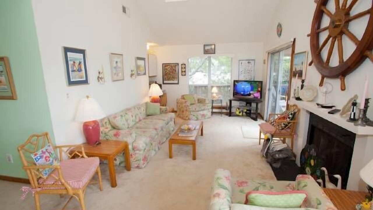 Photo of Livingroom in Northeast Virginia Beach