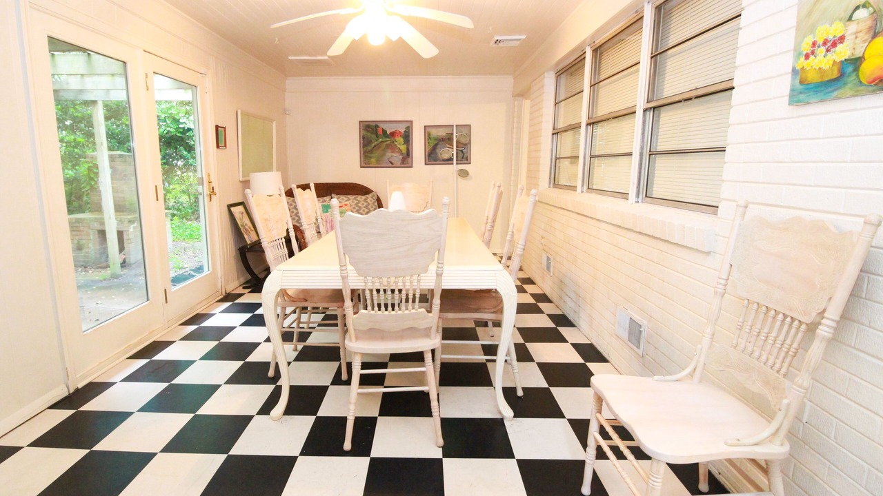 Photo of Livingroom in Northeast Virginia Beach