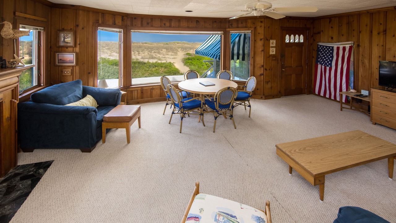 Photo of Livingroom in Northeast Virginia Beach