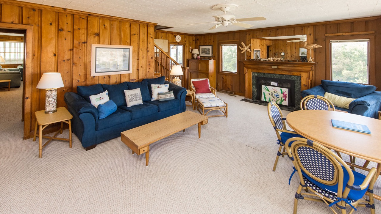 Photo of Livingroom in Northeast Virginia Beach