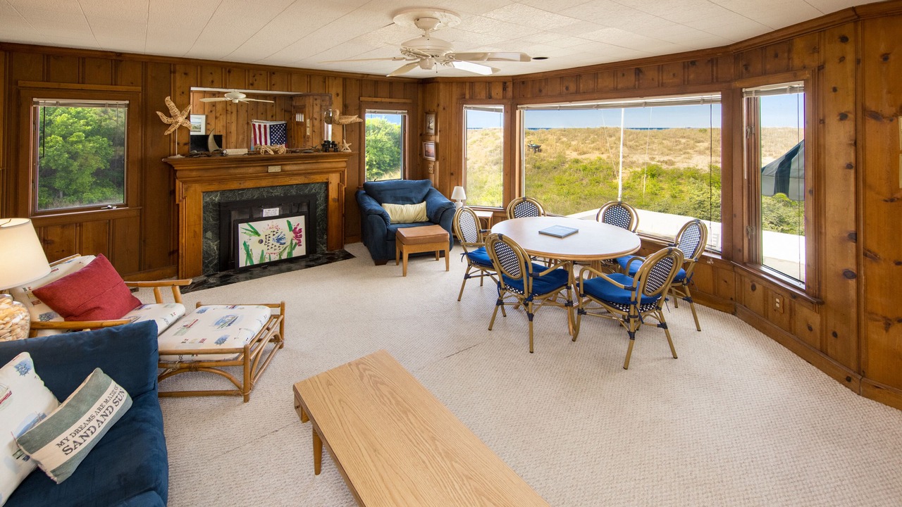 Photo of Livingroom in Northeast Virginia Beach