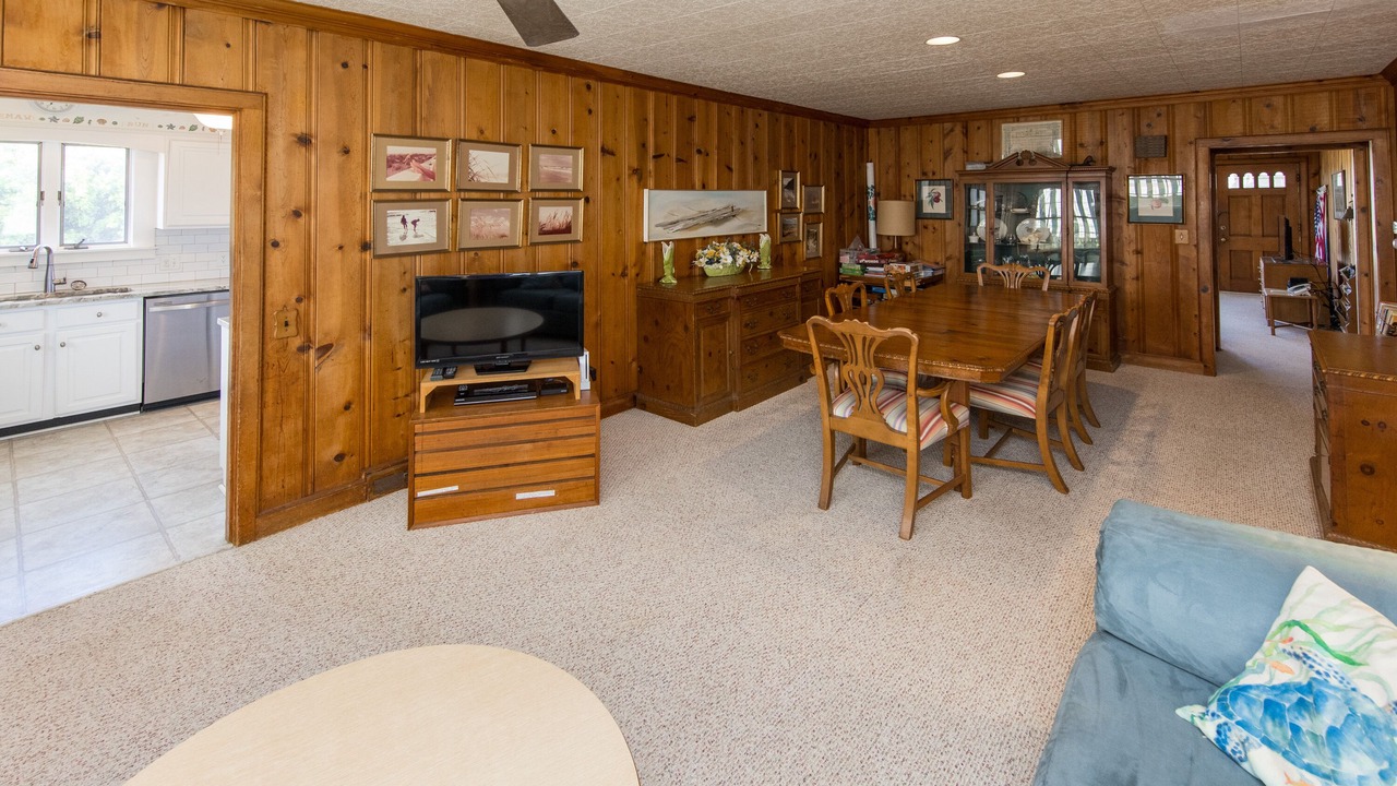 Photo of Livingroom in Northeast Virginia Beach