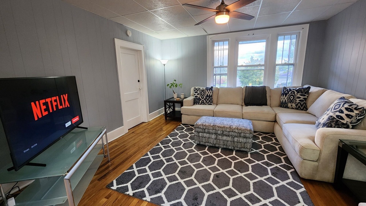 Photo of Livingroom in Utica