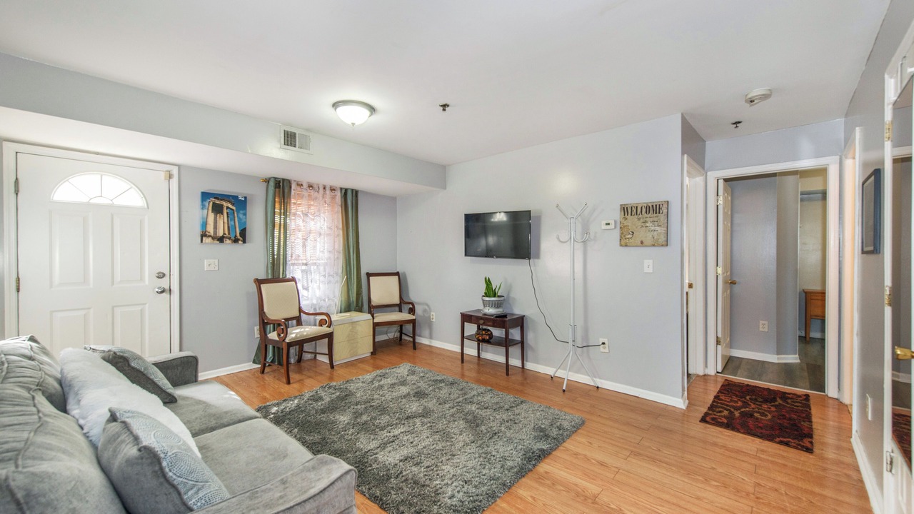 Photo of Livingroom in Ironbound District