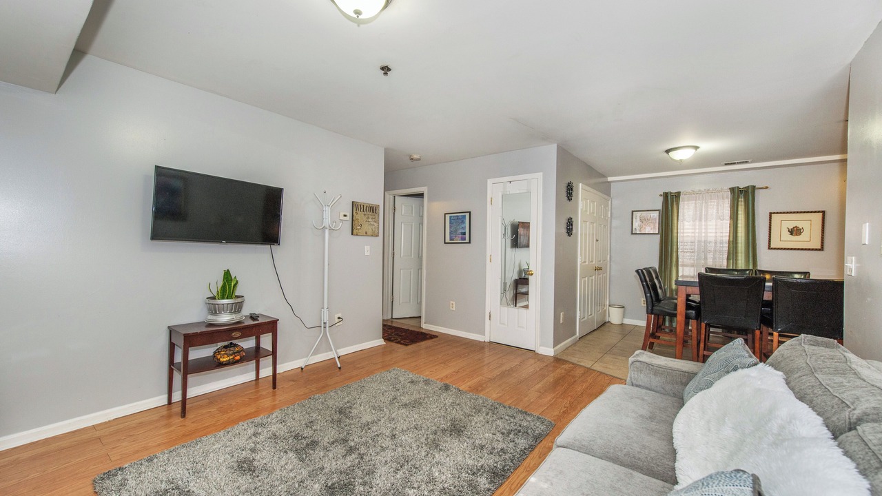 Photo of Livingroom in Ironbound District