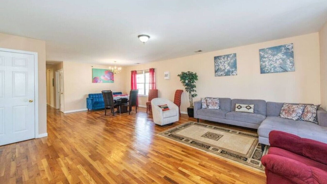 Photo of Livingroom in Ironbound District