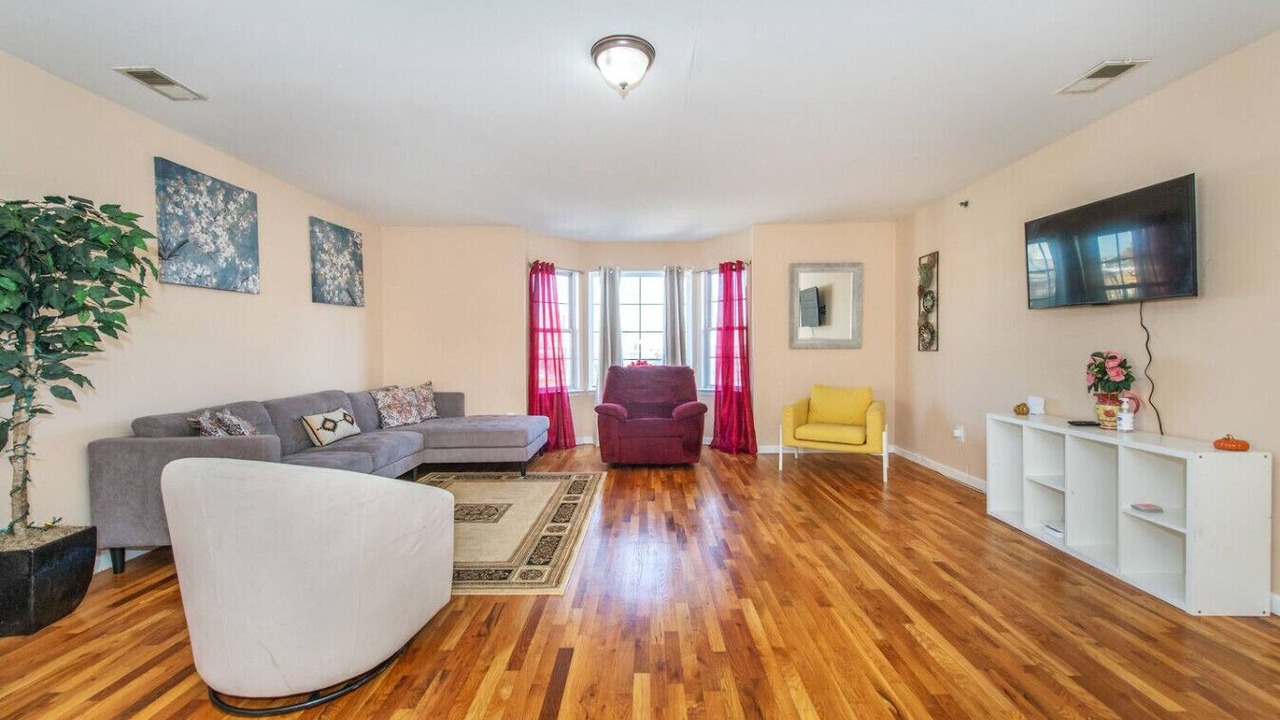 Photo of Livingroom in Ironbound District