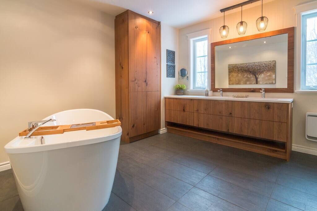 Photo of Bathroom in Saint-Jean-de-l'lle-d'Orleans